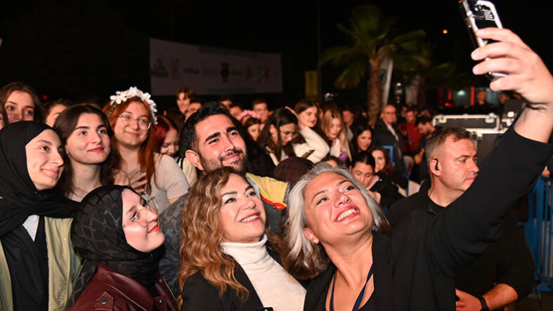 ÜNİVERSİTELİ GENÇLER “HOŞ GELDİN FEST” İLE COŞTU (2)