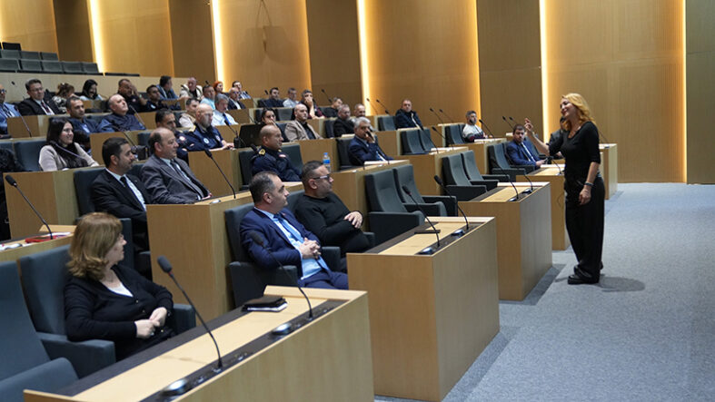 BÜYÜKŞEHİR’DE İDARECİLERE PROTOKOL VE DAVRANIŞ KURALLARI EĞİTİMİ (3)
