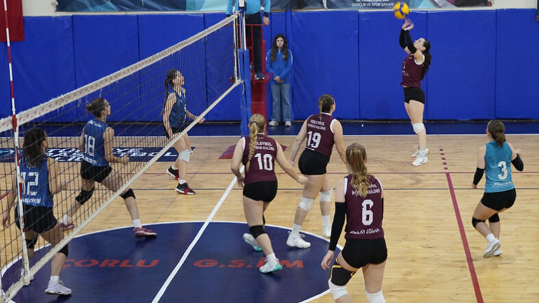 ÇBSK Hem Basketbolda Hem de Voleybolda Kazandı (5)
