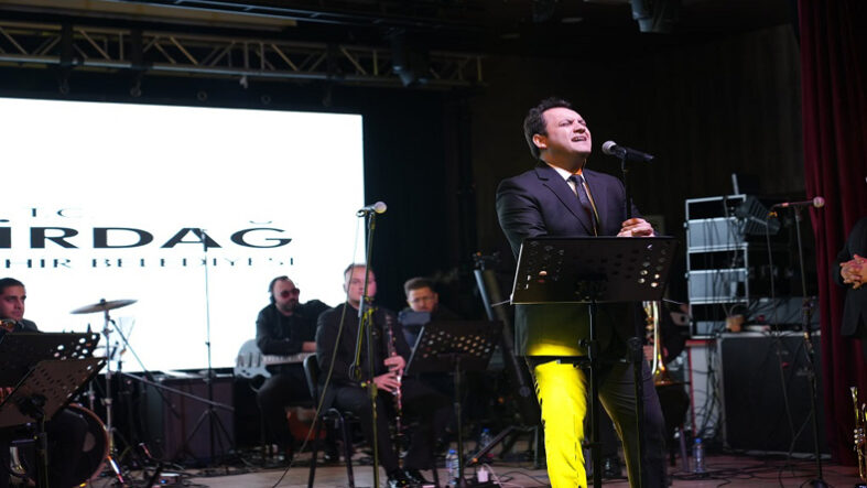 KAPAKLI’DA NEŞET ERTAŞ TÜRKÜLERİYLE UNUTULMAZ GECE (1)